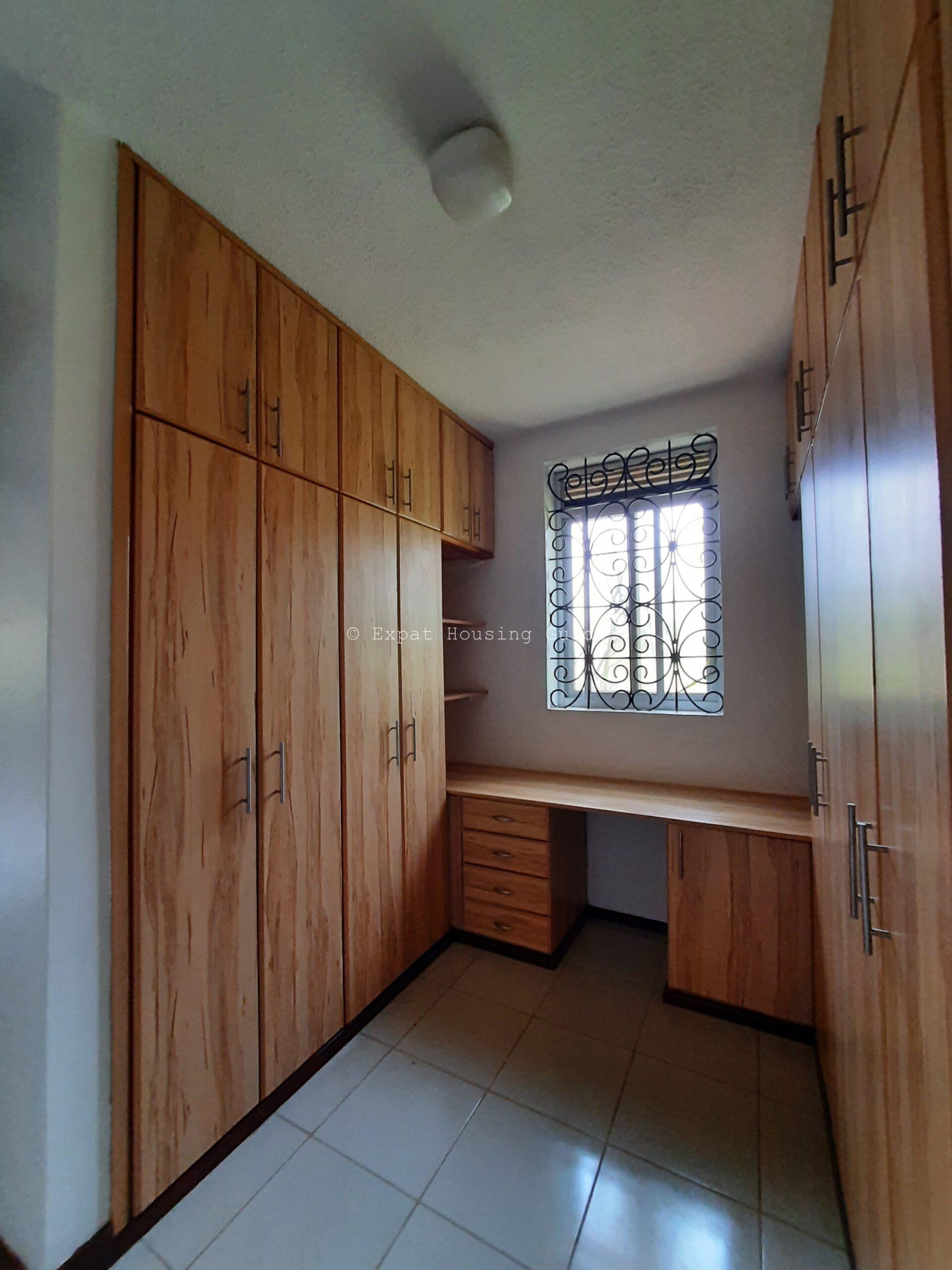 Unknown for rent in Muyenga Kampala