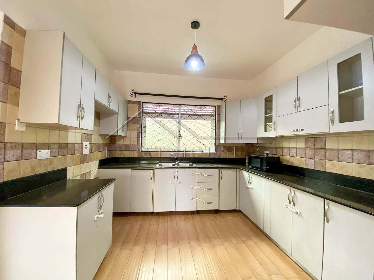 385381660_18101016727350823_5007865185343509987_n