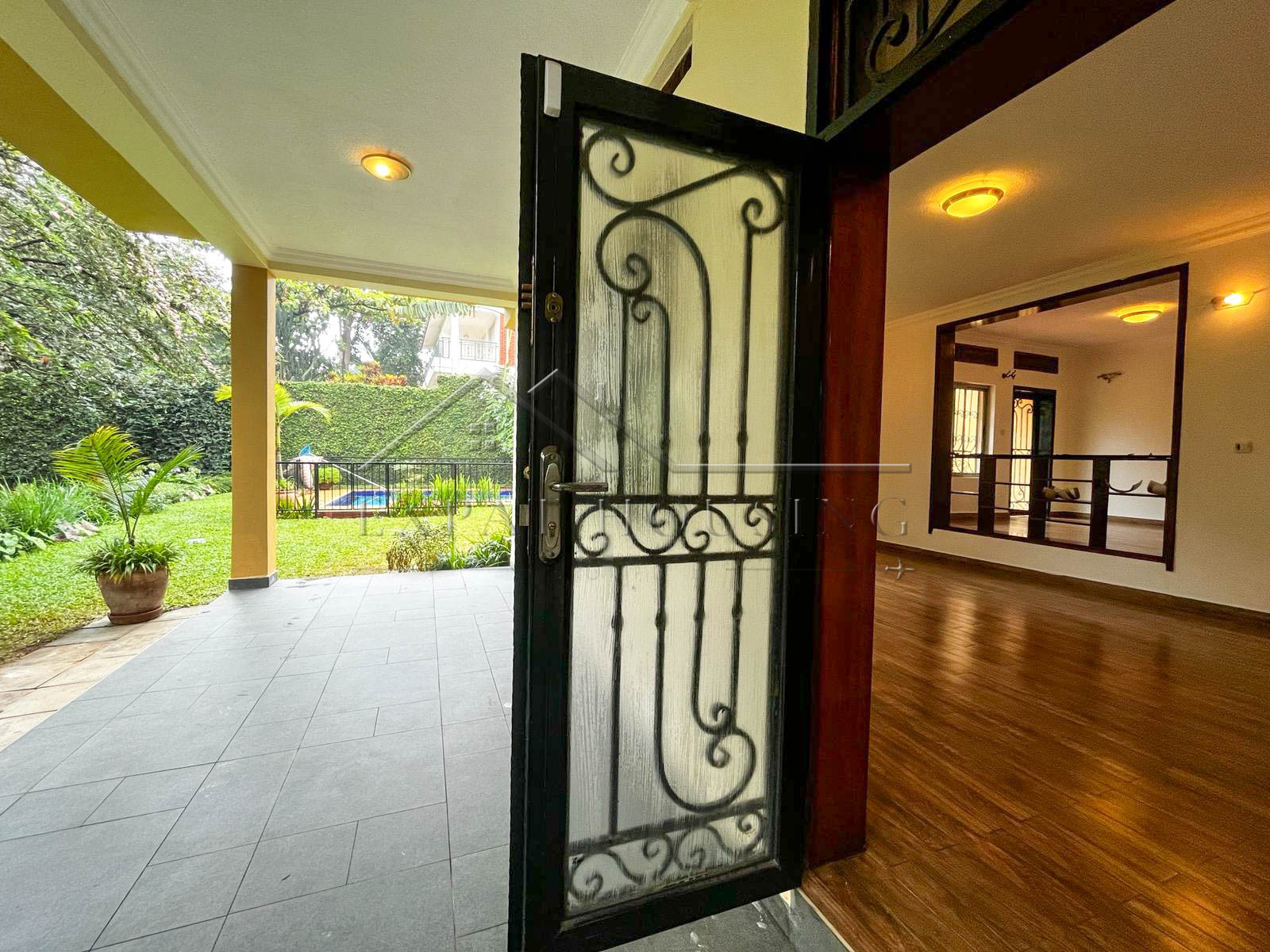 c33f073d-1258-493a-b75d-66ea14069cd2