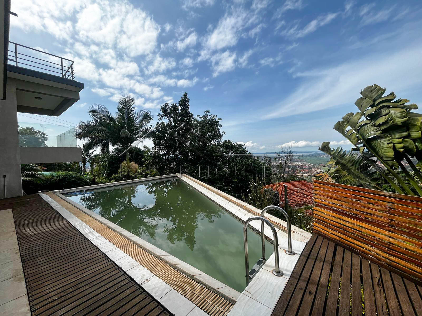 abbe57c4-ff39-4265-8390-d569900b8405