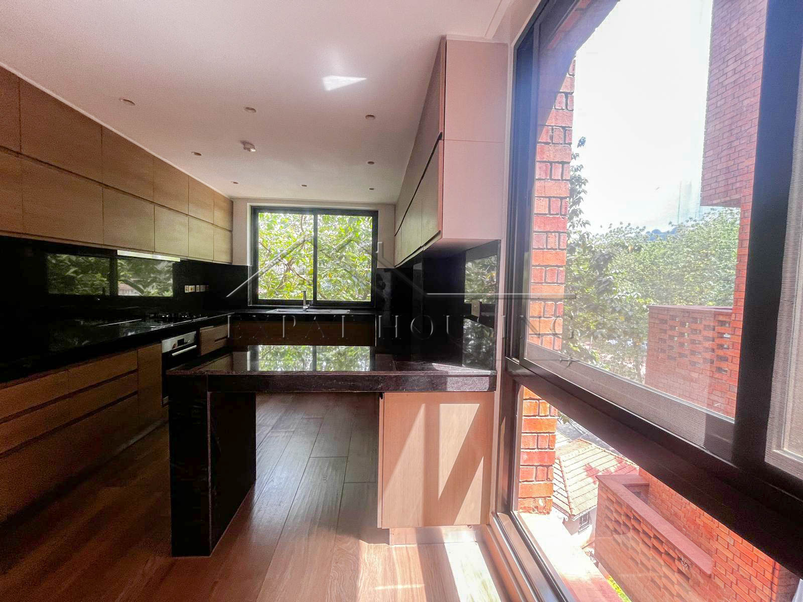 e876d81c-6dfc-41a2-812f-e25b367e78dc