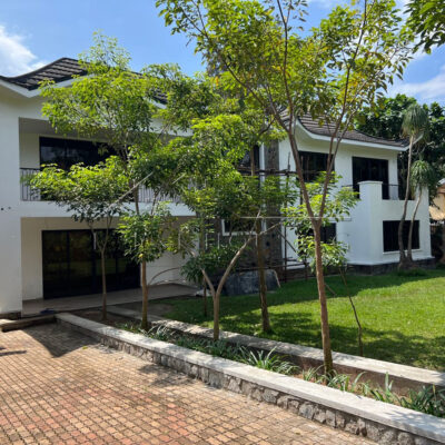 2f5af327-653a-434c-bbe3-d893f81d82a2