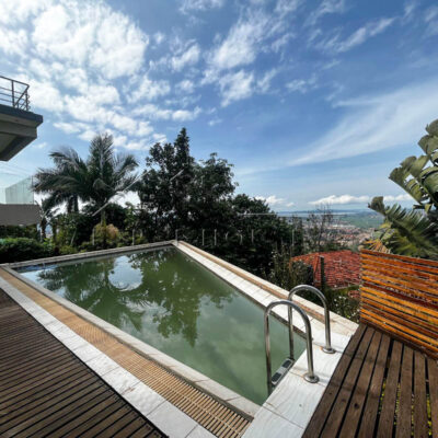 abbe57c4-ff39-4265-8390-d569900b8405