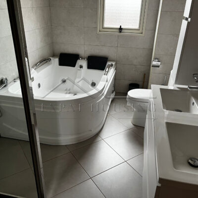 bf024d71-0f44-400d-b714-fb602b46bd6a