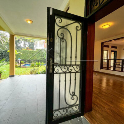 c33f073d-1258-493a-b75d-66ea14069cd2