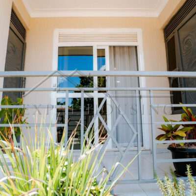 dfe925b5-6c2a-4f12-a8c8-bada4ce37d4e